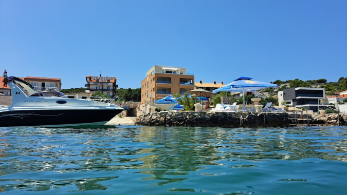 Pláž, Apartmány Štiz poblíž moře, Betina, Murter, Chorvatsko Betina