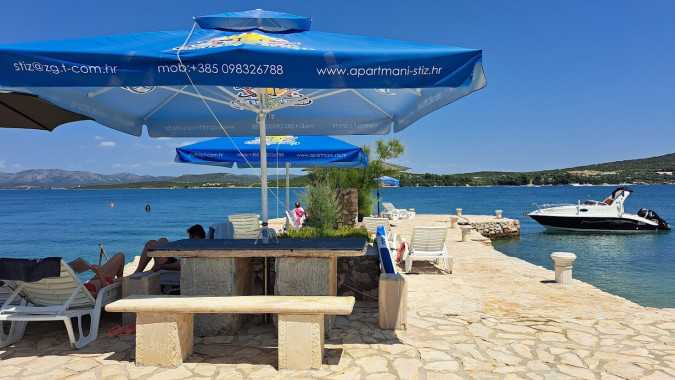 Pláž, Apartmány Štiz poblíž moře, Betina, Murter, Chorvatsko Betina