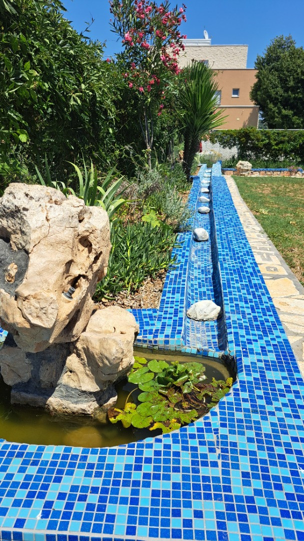 Dům a zahrada, Apartmány Štiz poblíž moře, Betina, Murter, Chorvatsko Betina