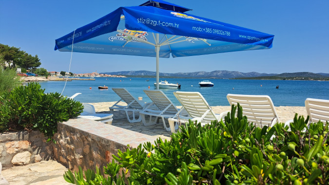 Pláž, Apartmány Štiz poblíž moře, Betina, Murter, Chorvatsko Betina