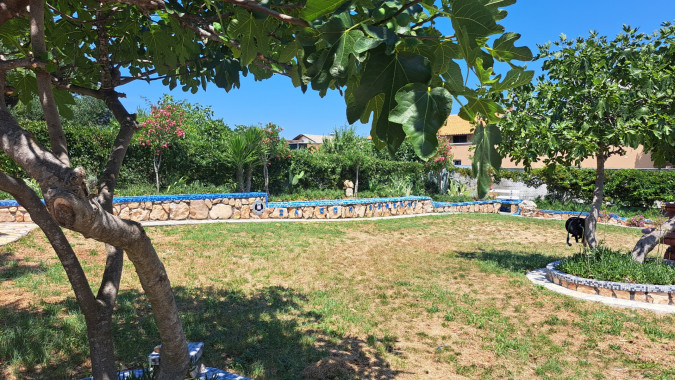 Dům a zahrada, Apartmány Štiz poblíž moře, Betina, Murter, Chorvatsko Betina