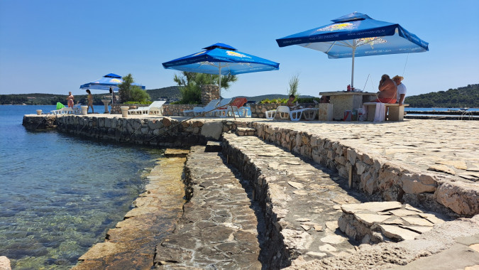 Pláž, Apartmány Štiz poblíž moře, Betina, Murter, Chorvatsko Betina