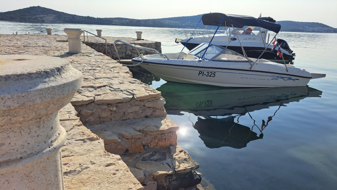 Pláž, Apartmány Štiz poblíž moře, Betina, Murter, Chorvatsko Betina