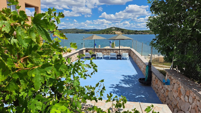 Kuća i vrt, Apartmani Štiz u blizini mora, Betina, Murter Betina