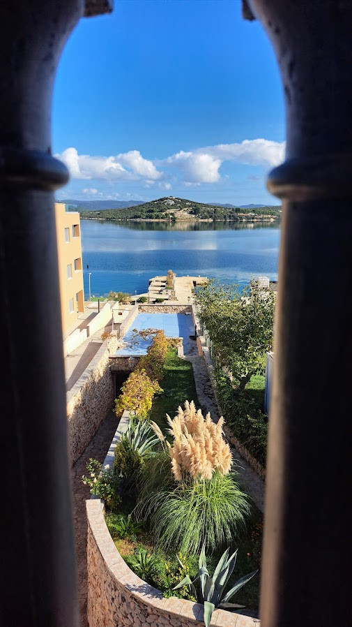 Kuća i vrt, Apartmani Štiz u blizini mora, Betina, Murter Betina