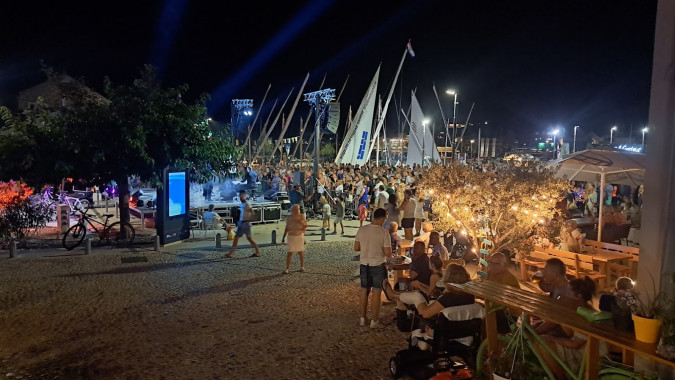 BETINA, Apartmani Štiz u blizini mora, Betina, Murter Betina