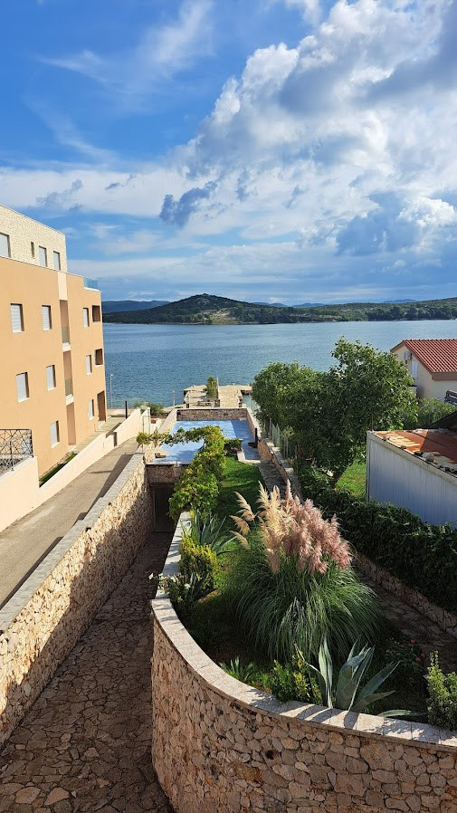 Kuća i vrt, Apartmani Štiz u blizini mora, Betina, Murter Betina