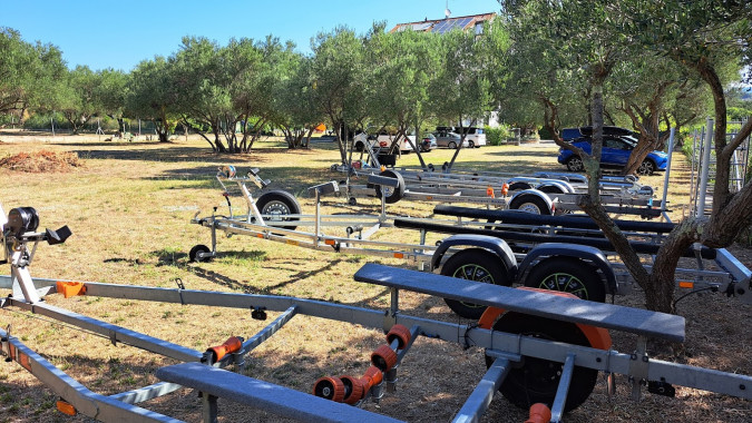 Dům a zahrada, Apartmány Štiz poblíž moře, Betina, Murter, Chorvatsko Betina