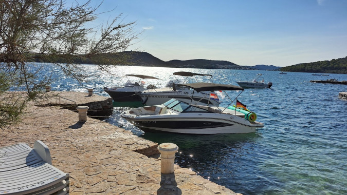 Pláž, Apartmány Štiz poblíž moře, Betina, Murter, Chorvatsko Betina